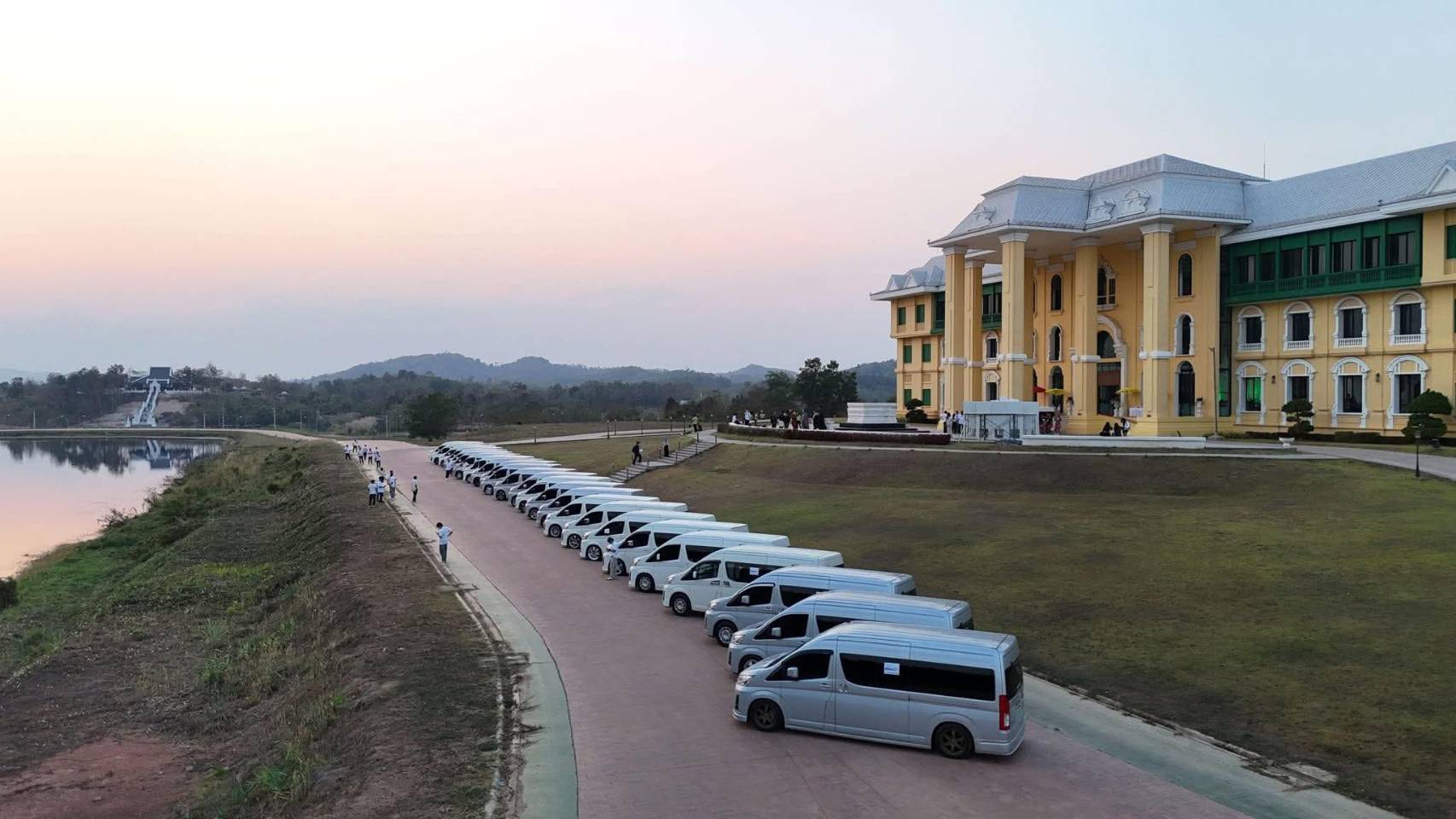 รถตู้เช่าเชียงราย โอ ทวีวัฒน์ 